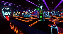 KISS BY Monster Mini Golf